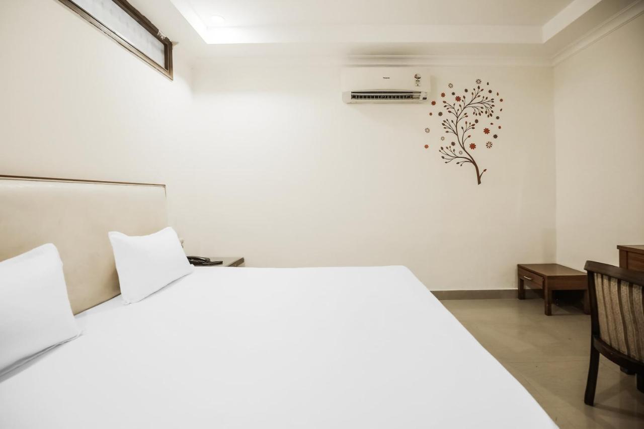 Hotel Collection O Sapphire à Chandīgarh Extérieur photo