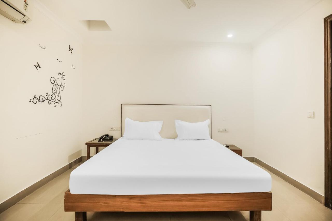 Hotel Collection O Sapphire à Chandīgarh Extérieur photo